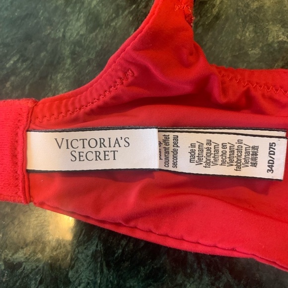 Victoria’s Secret red underwire bra, size 34D - Picture 7 of 9